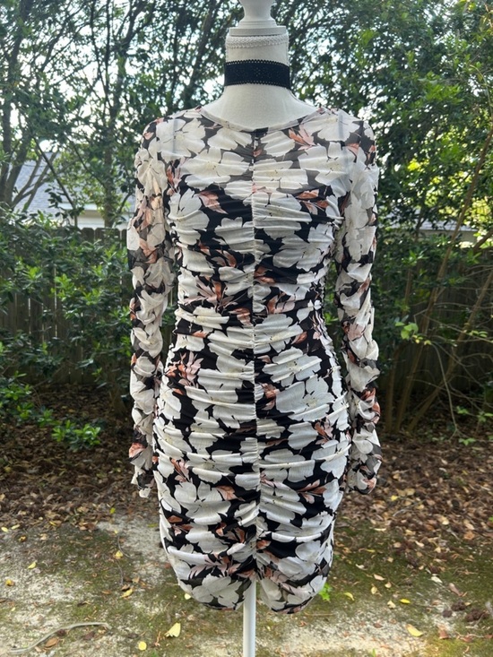 Abercrombie & Fitch Dresses & Skirts - Abercrombie &Fitch Floral Ruched Long-Sleeve Bodycon Dress in Black & Cream